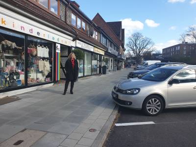 Die Ladenzeile vor dem Wellingsbtteler Markt.